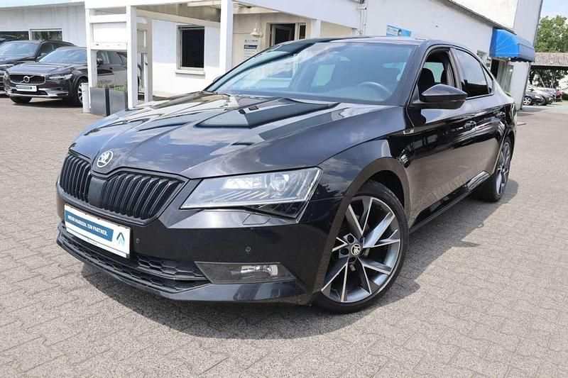 Black magic pearlescent Gebraucht 2018 Skoda Superb SportLine Limousine | 23.590 € (Fairer Preis) - Bild 1/2
