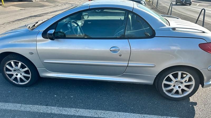 Gebraucht Peugeot 206 109 PS (80 kW) 2004 Silber Cabrio