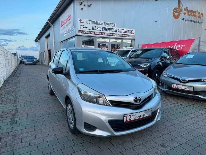 Silber Gebraucht 2011 Toyota Yaris Cool Kleinwagen | 7.499 € - Bild 1/4