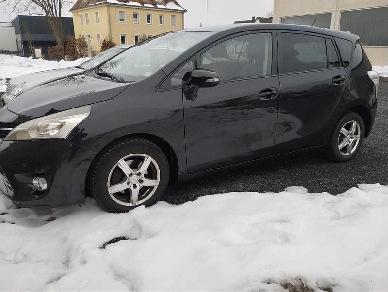 Schwarz Gebraucht 2015 Toyota Verso Van / Kleinbus | 5.600 € (Fairer Preis) - Bild 1/4