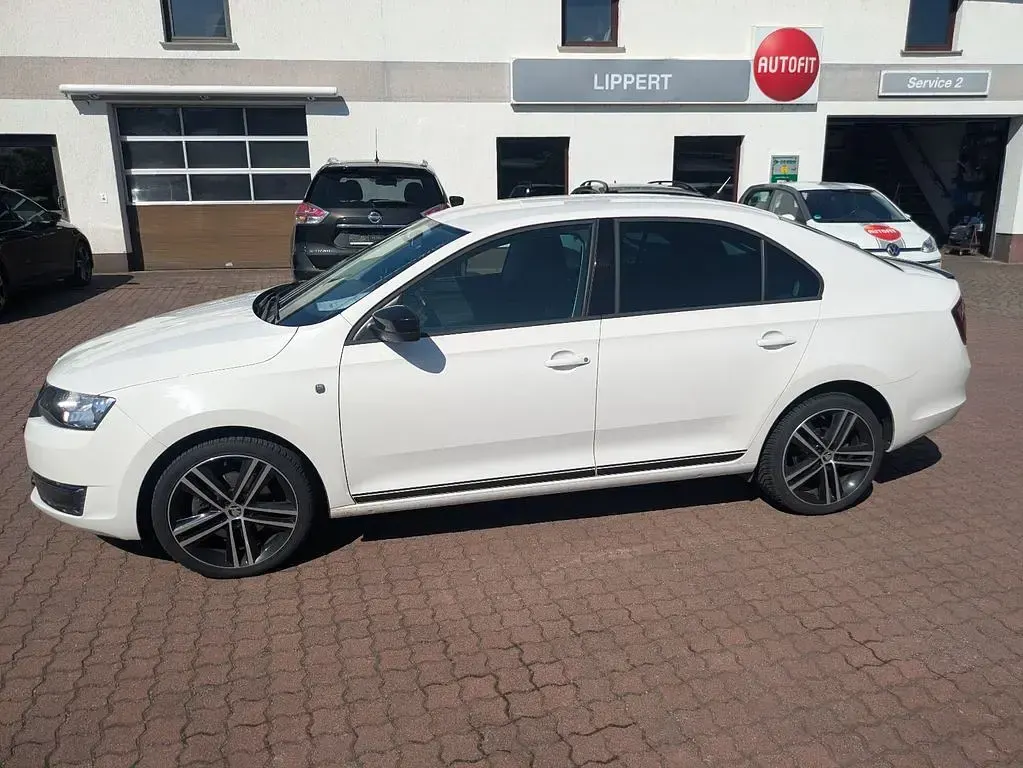 Używany Skoda Rapid Ambition 105 KM (77 kW) 2015 Biały Hatchback