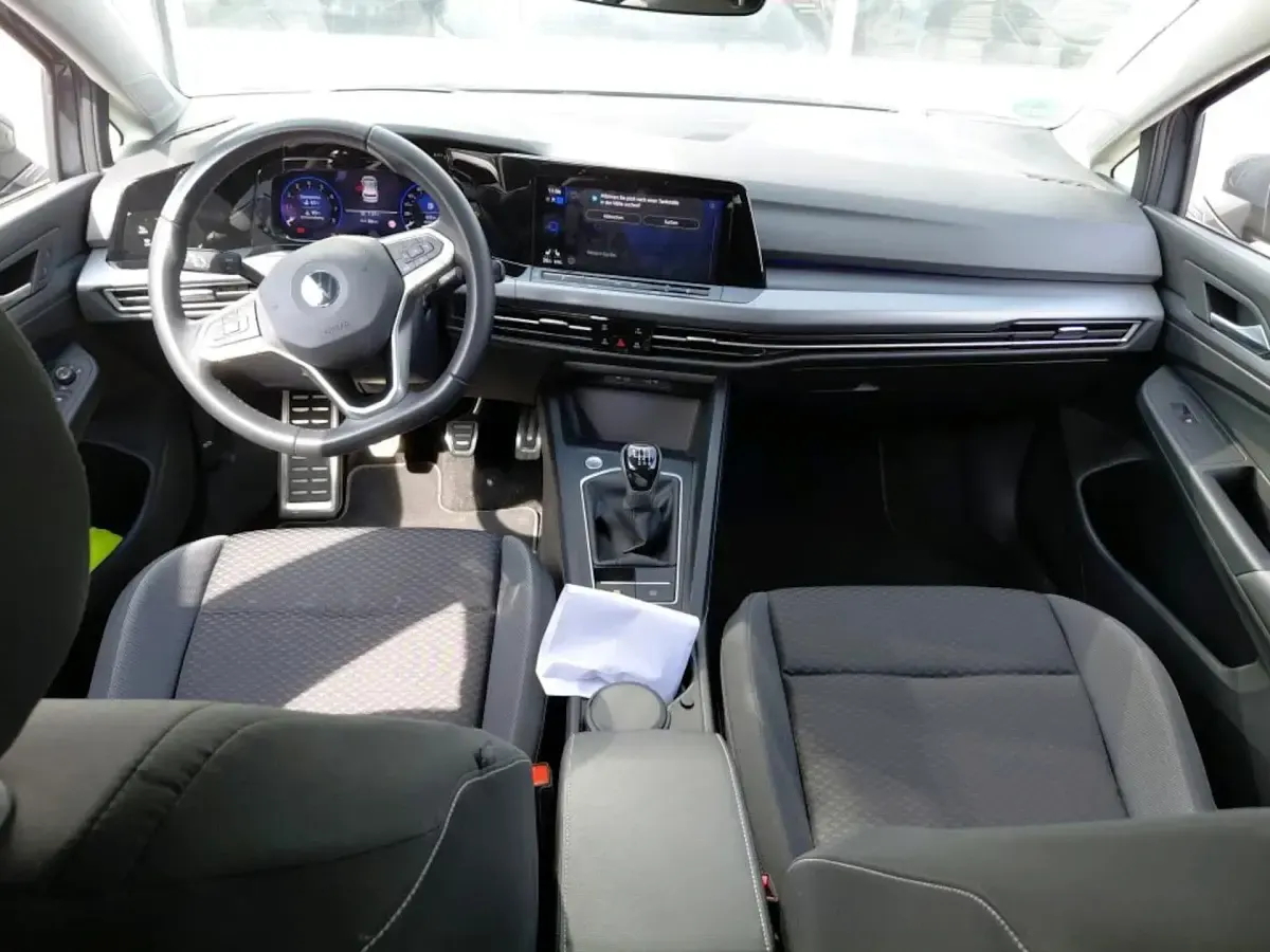 Gebraucht VW Golf VIII Active 150 PS (110 kW) 2023 Grau Limousine