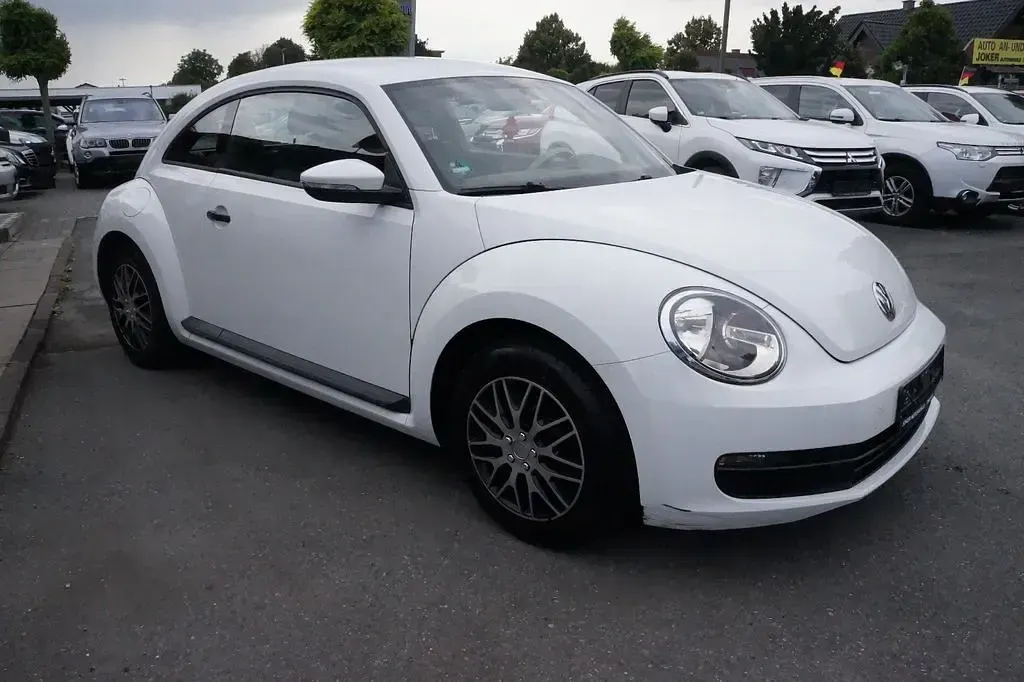 Gebraucht VW Beetle Basis 105 PS (77 kW) 2014 Weiß Kleinwagen