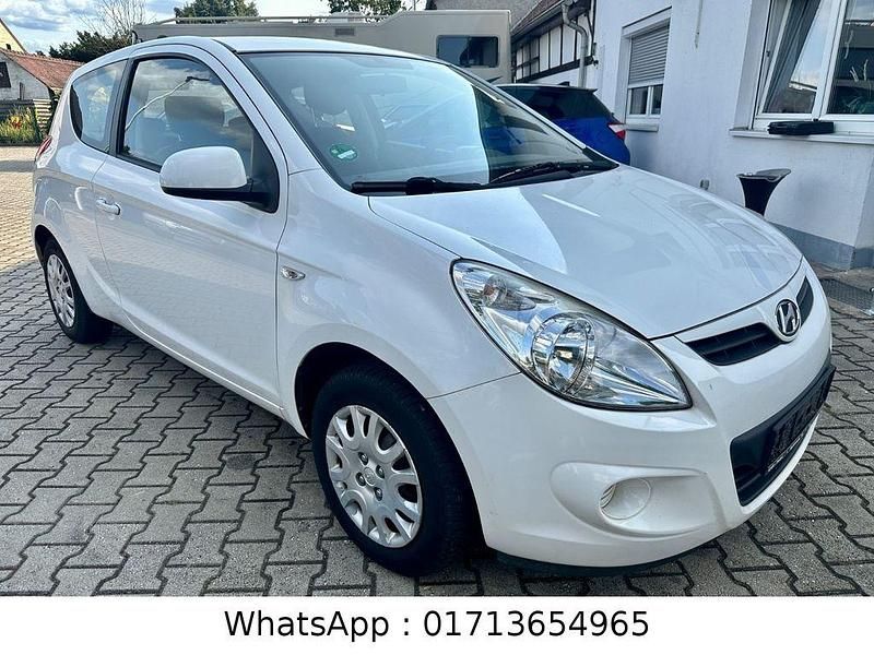 Gebraucht Hyundai i20 Edition 77 PS (56 kW) 2011 Weiß Kleinwagen