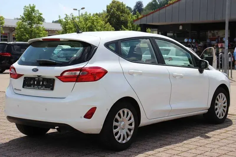 Gebraucht Ford Fiesta 86 PS (63 kW) 2018 Weiß Kleinwagen