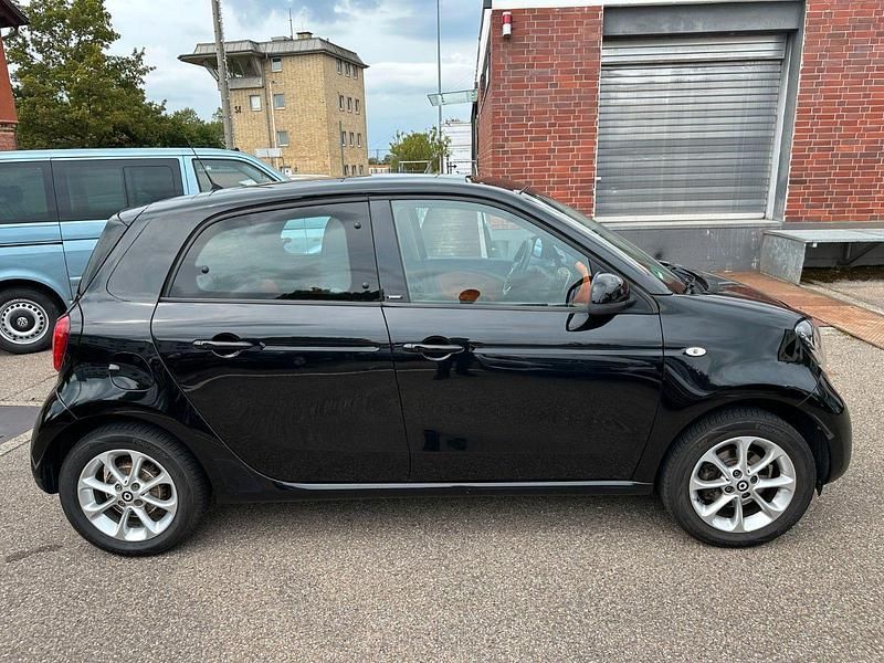 Gebraucht Smart ForFour Passion 90 PS (66 kW) 2015 Schwarz Kleinwagen