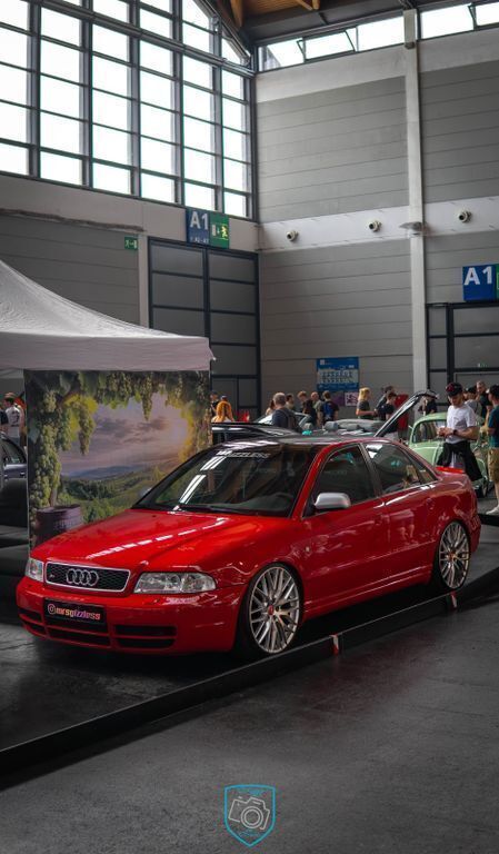Rot Gebraucht 1999 Audi S4 Performance Limousine | 17.490 € (Fairer Preis) - Bild 1/4