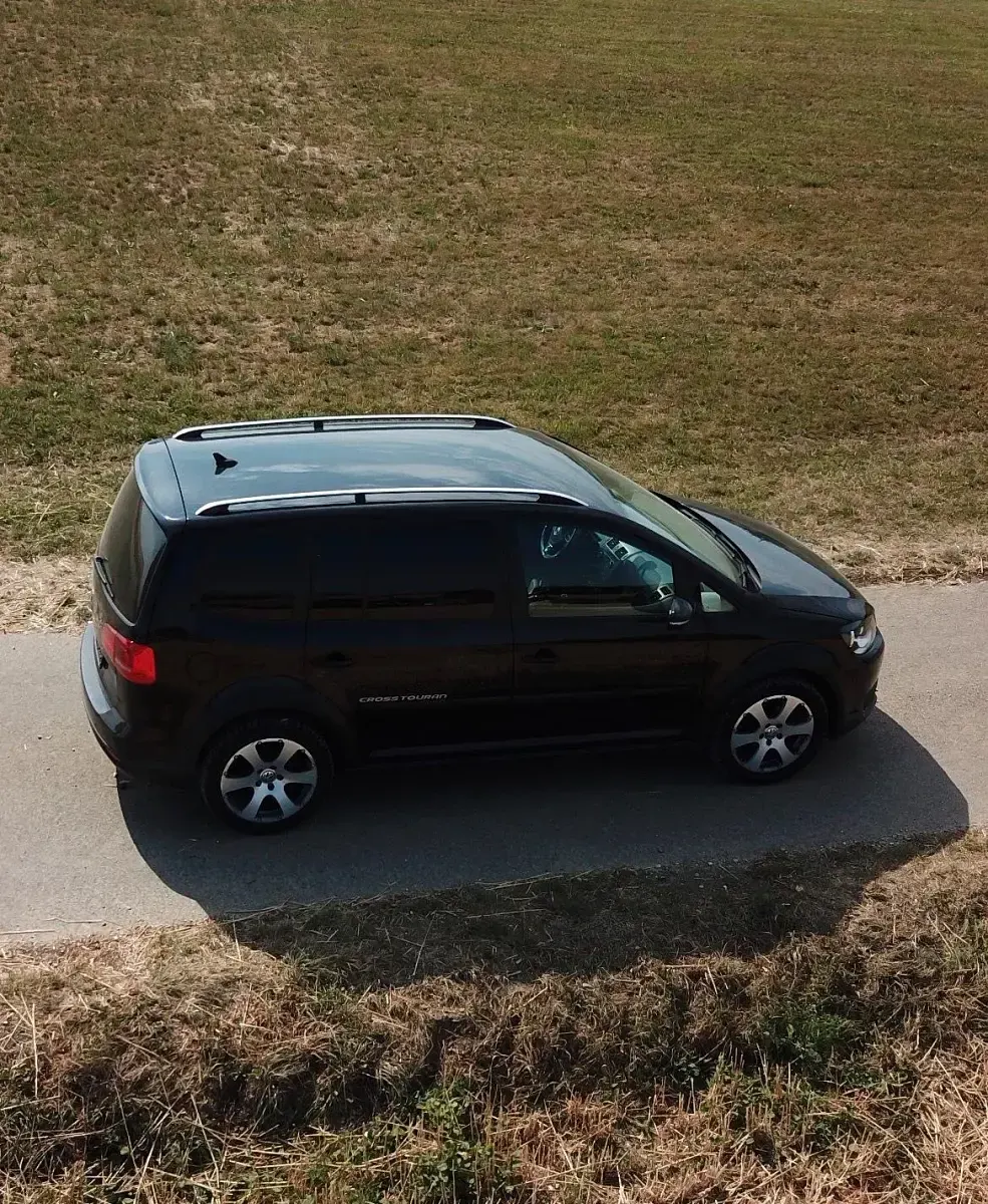 Gebraucht VW Touran Cross 140 PS (102 kW) 2011 Schwarz Van / Kleinbus