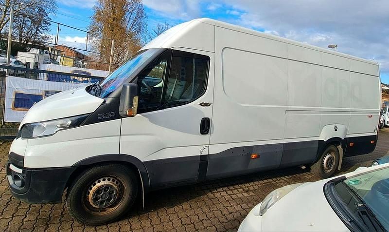 Gebraucht Iveco Daily 136 PS (100 kW) 2017 Weiß Van / Kleinbus