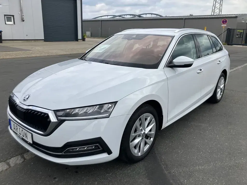 Gebraucht Skoda Octavia Ambition 116 PS (85 kW) 2022 Weiß Kombi