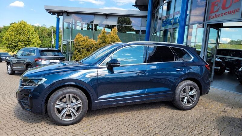 Blau Gebraucht 2023 VW Touareg R-line SUV | 67.990 € (Guter Preis) - Bild 1/4