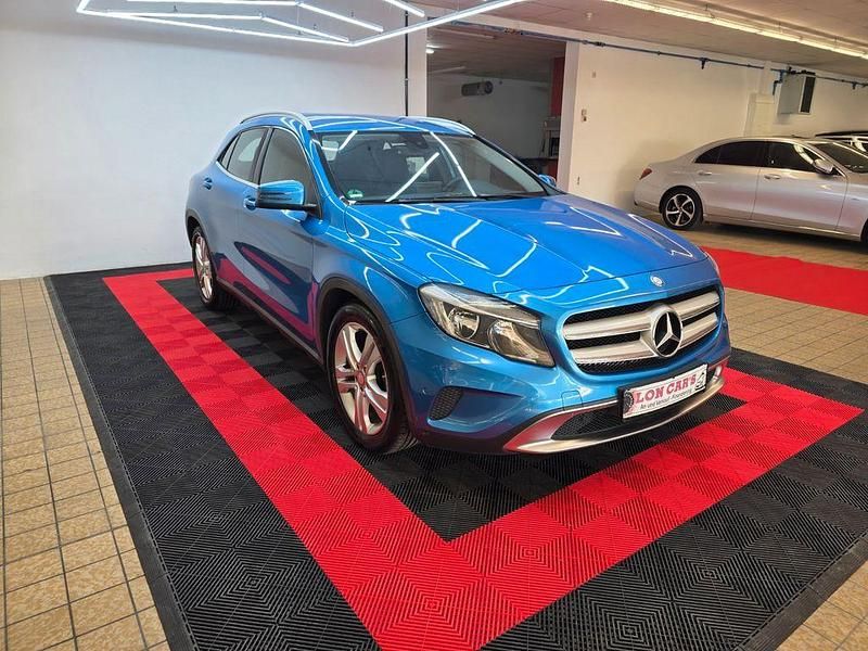 Gebraucht Mercedes GLA200 136 PS (100 kW) 2015 Blau SUV