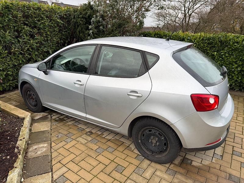 Silber Gebraucht 2011 Seat Ibiza Style Kleinwagen | 3.699 € (Guter Preis) - Bild 1/4