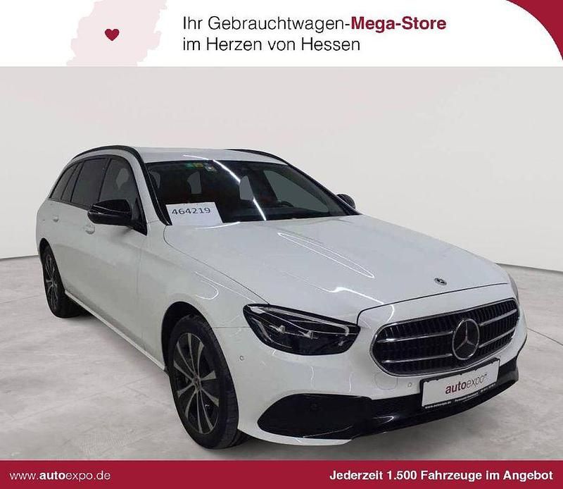 Weiß Gebraucht 2022 Mercedes E300 Limousine | 31.990 € (Guter Preis) - Bild 1/4