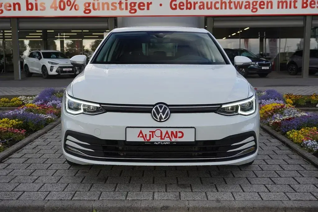 Second-hand VW Golf VIII Active 150 CP (110 kW) 2023 Alb Berlinǎ