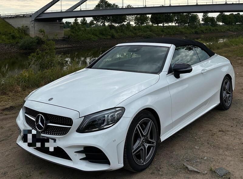 Weiß Gebraucht 2019 Mercedes C220 AMG line Cabrio | 35.000 € (Etwas zu teuer) - Bild 1/4