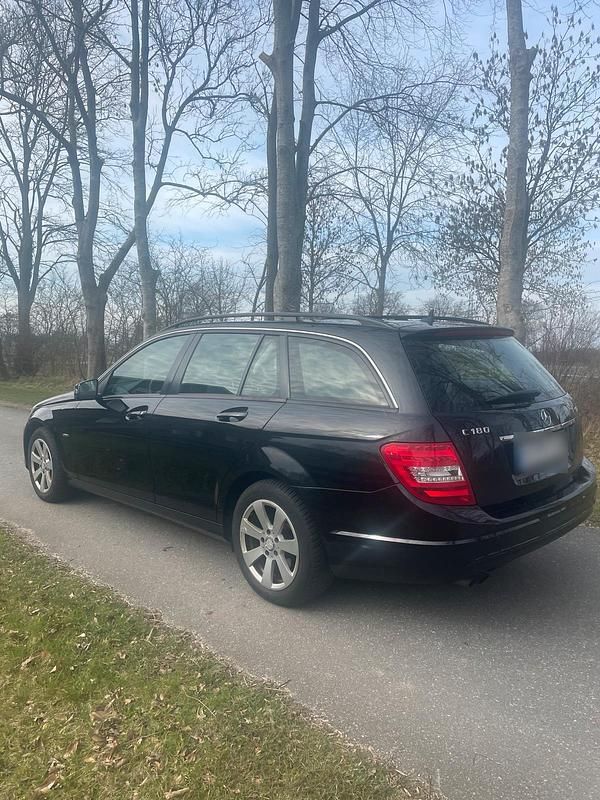 Gebraucht Mercedes C180 120 PS (88 kW) 2012 Schwarz Kombi