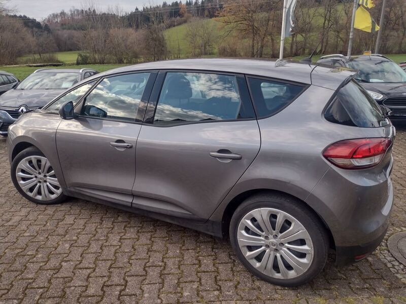 Gebraucht Renault Scénic IV Life 116 PS (85 kW) 2017 Grau Van / Kleinbus