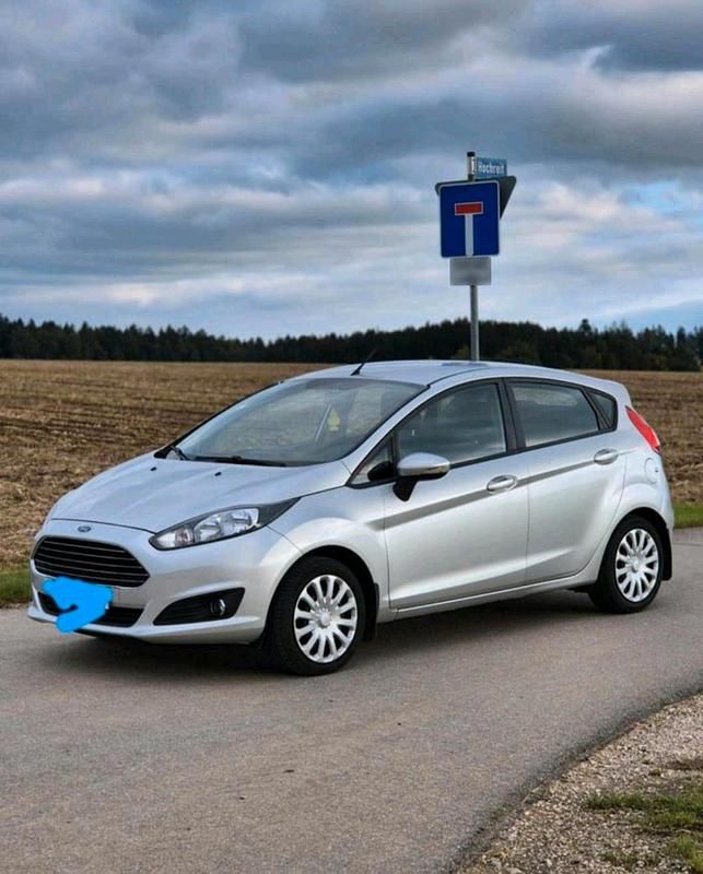Gebraucht Ford Fiesta 90 PS (66 kW) 2015 Silber Kleinwagen