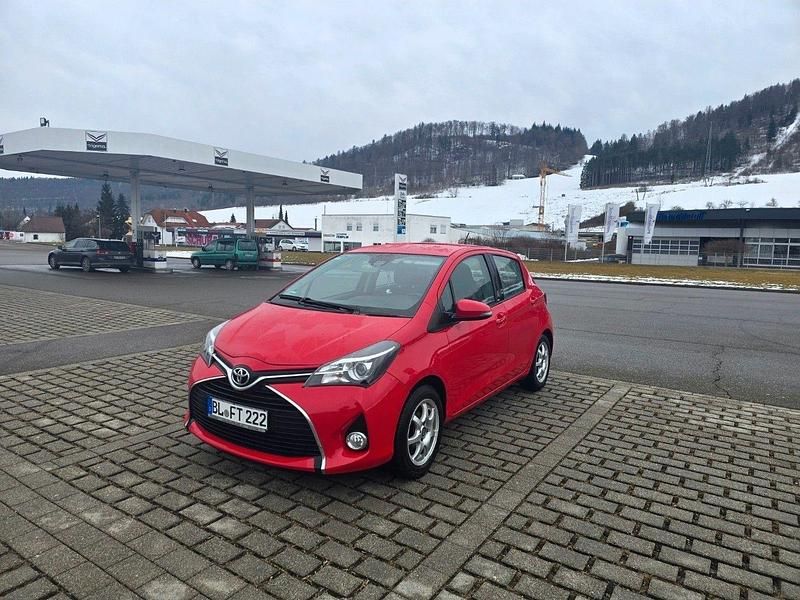 Gebraucht Toyota Yaris Edition-S 99 PS (72 kW) 2016 Rot Kleinwagen