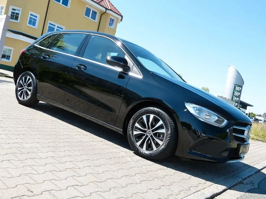 Gebraucht Mercedes B200 Style 163 PS (119 kW) 2022 Nachtschwarz Kleinwagen