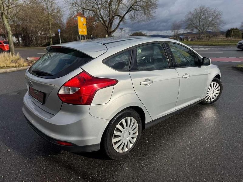 Gebraucht Ford Focus Trend 125 PS (91 kW) 2013 Polarsilber metallic Kleinwagen