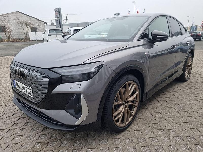 Grau Gebraucht 2022 Audi Q4 Sportback e-tron Edition .1 SUV | 37.900 € (Fairer Preis) - Bild 1/4