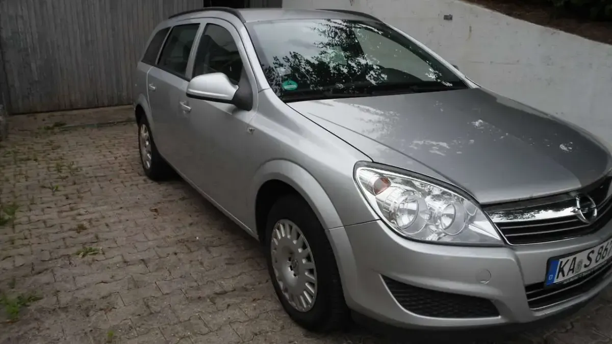 Gebraucht Opel Astra Selection 110 PS (80 kW) 2009 Silber Kombi