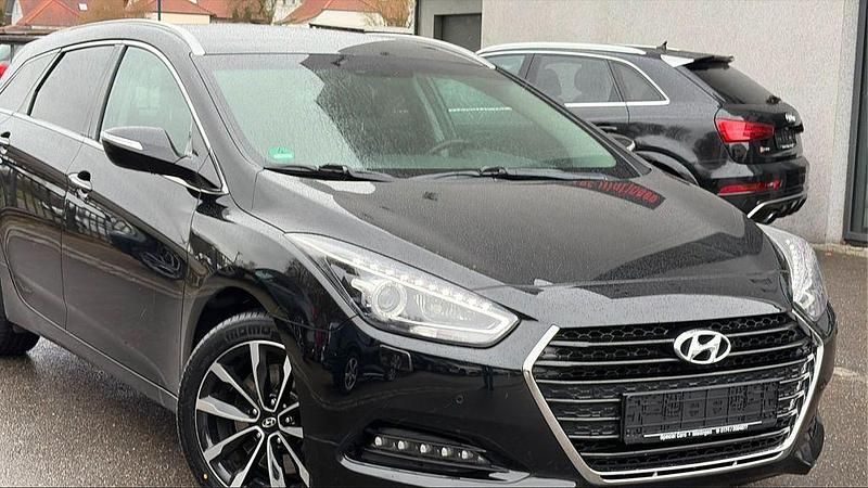 Gebraucht Hyundai i40 165 PS (121 kW) 2018 Schwarz Kombi