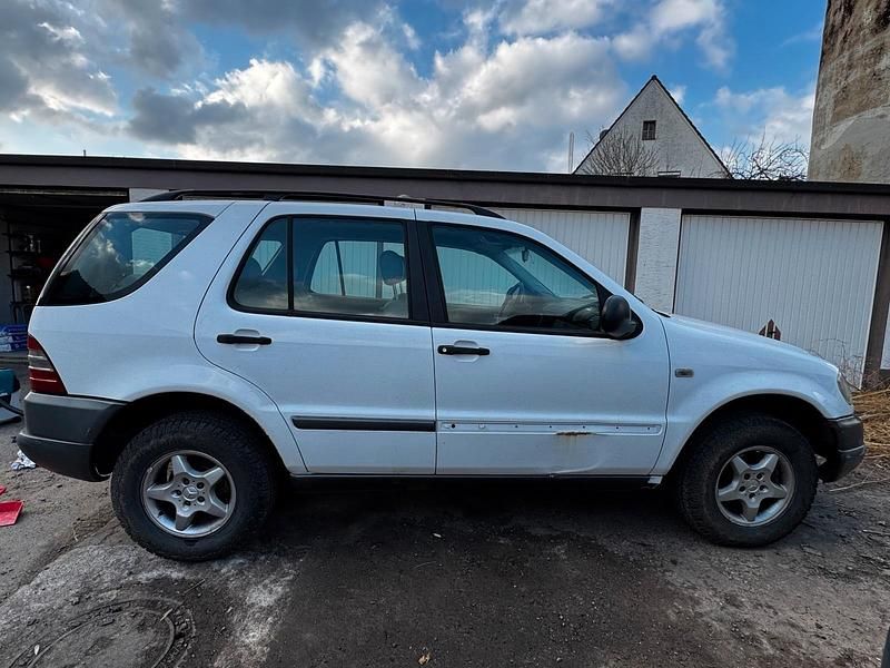 Gebraucht Mercedes ML230 150 PS (110 kW) 1999 Weiß SUV