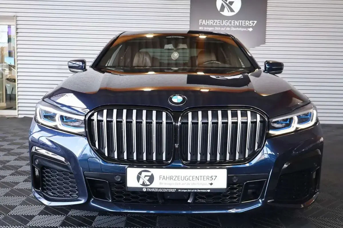Gebraucht BMW 730 265 PS (194 kW) 2020 Imperialblau brillanteffekt Limousine