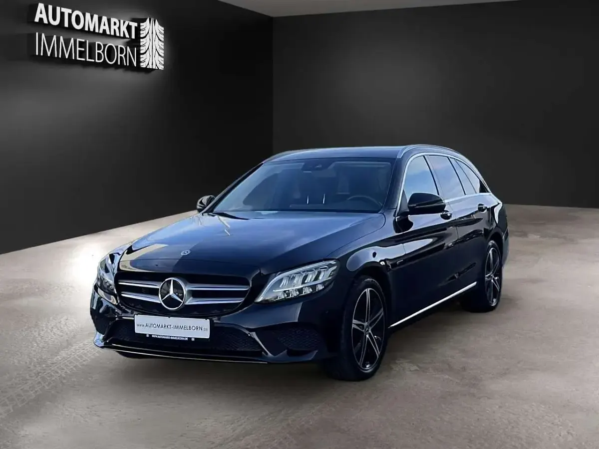 Gebraucht Mercedes C300e 306 PS (225 kW) 2020 Schwarz/baltic black Kombi
