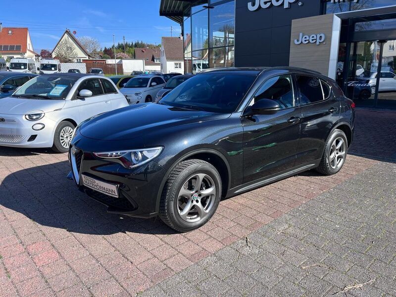 Schwarz Gebraucht 2017 Alfa Romeo Stelvio Super SUV | 24.990 € (Fairer Preis) - Bild 1/4