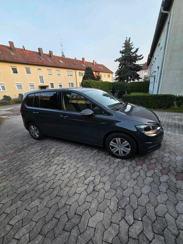 Grau Gebraucht 2018 VW Touran Van / Kleinbus | 16.999 € (Superpreis) - Bild 1/4