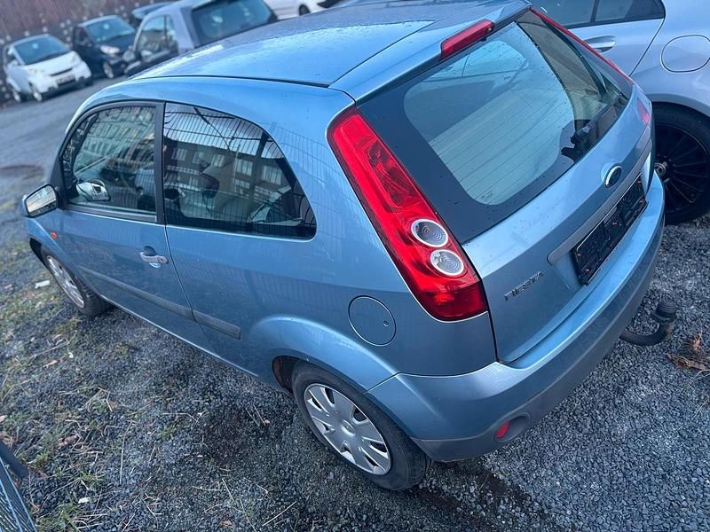 Gebraucht Ford Fiesta 100 PS (73 kW) 2008 Blau Kleinwagen