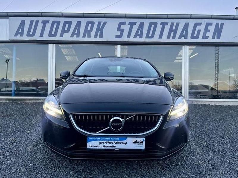 Gebraucht Volvo V40 Momentum 310 PS (228 kW) 2016 Schwarz Limousine