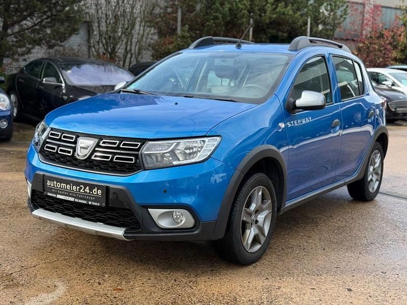 Blau Gebraucht 2020 Dacia Sandero Anniversary Kleinwagen | 8.970 € (Guter Preis) - Bild 1/4