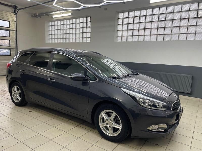 Gebraucht Kia Ceed 135 PS (99 kW) 2014 Grau Kleinwagen