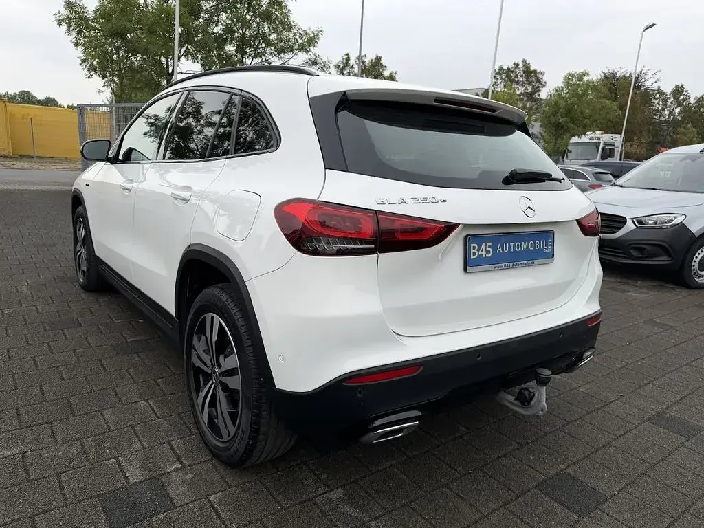 Gebraucht Mercedes GLA250 Progressive 160 PS (117 kW) 2021 Polarweiss  unilack SUV