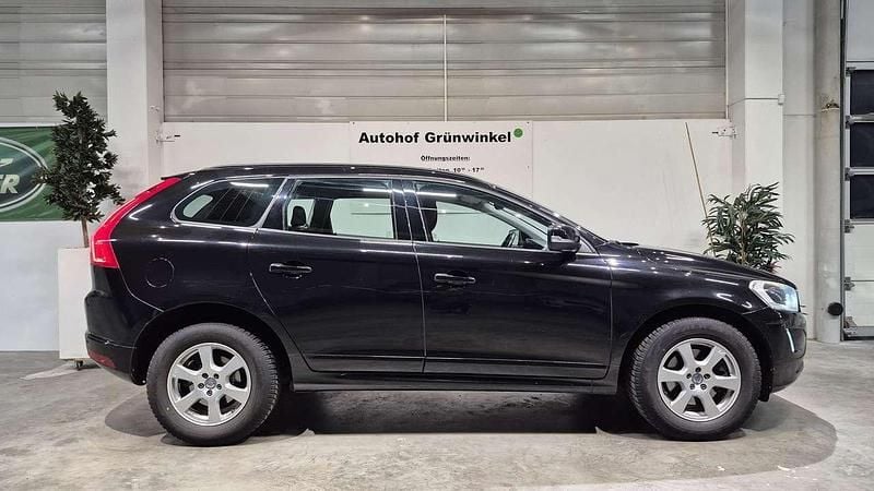Gebraucht Volvo XC60 150 PS (110 kW) 2016 Onyx black / metallic SUV