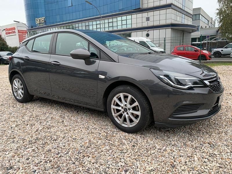 Grau Gebraucht 2016 Opel Astra Limousine | 8.999 € (Superpreis) - Bild 1/4