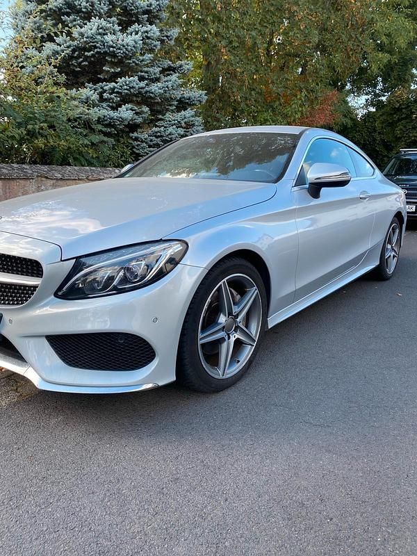 Silber Gebraucht 2017 Mercedes C180 AMG line Coupé | 18.900 € (Guter Preis) - Bild 1/4
