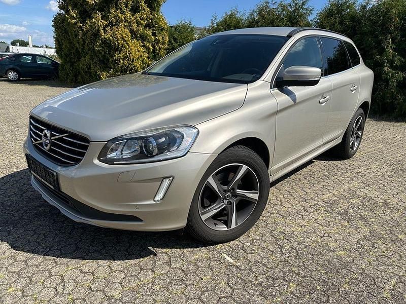 Silber Gebraucht 2016 Volvo XC60 Momentum SUV | 16.790 € (Etwas zu teuer) - Bild 1/4