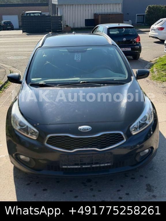 Gebraucht Kia Ceed Spirit 90 PS (66 kW) 2013 Schwarz Kleinwagen