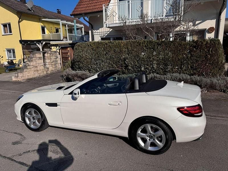 Gebraucht Mercedes SLC200 184 PS (135 kW) 2018 Weiß Cabrio
