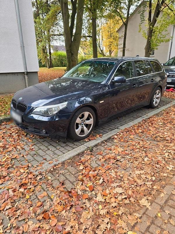 Gebraucht BMW 530 231 PS (169 kW) 2005 Blau Kombi