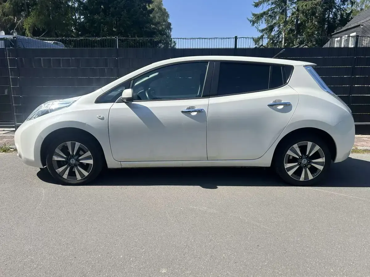 Gebraucht Nissan Leaf Tekna 80 kW (109 PS) 2013 Weiß Kleinwagen