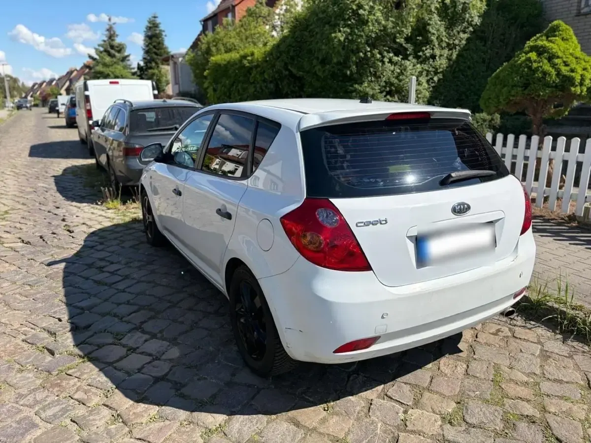 Gebraucht Kia Ceed 109 PS (80 kW) 2009 Weiß Kleinwagen