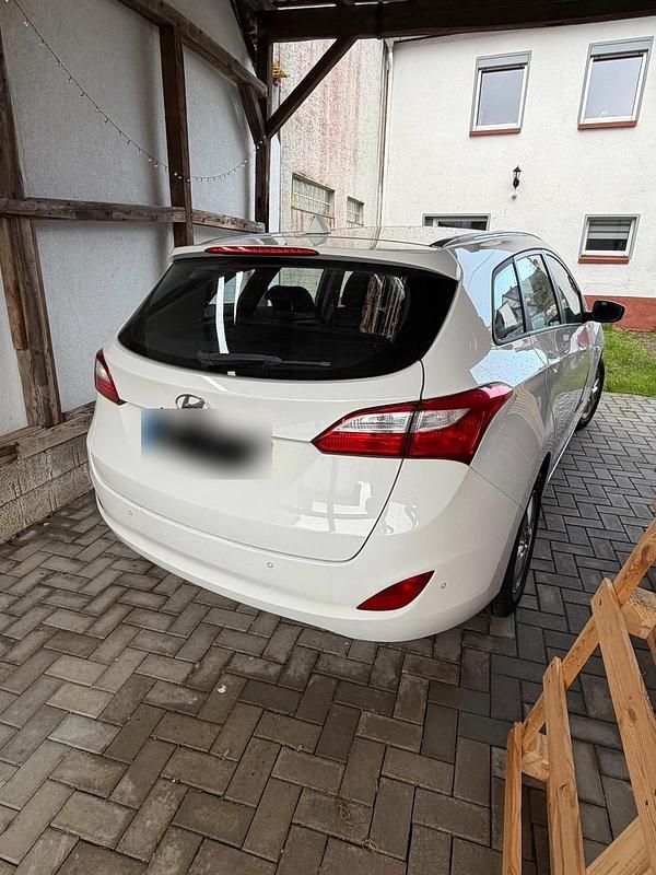 Gebraucht Hyundai i30 100 PS (73 kW) 2014 Weiß Kombi