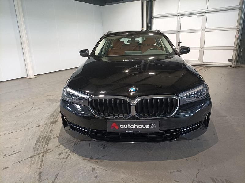Gebraucht BMW 520 190 PS (139 kW) 2023 Schwarz Kombi